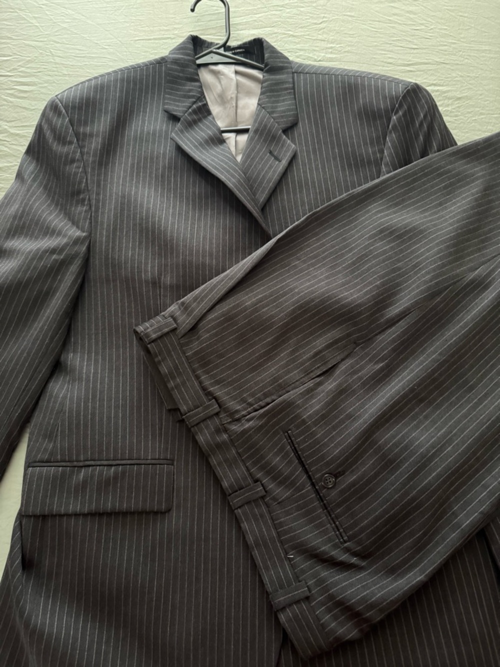 Calvin Klein Men’s Charcoal Pinstripe Suit Jacket and Trousers size 44R - 36x32